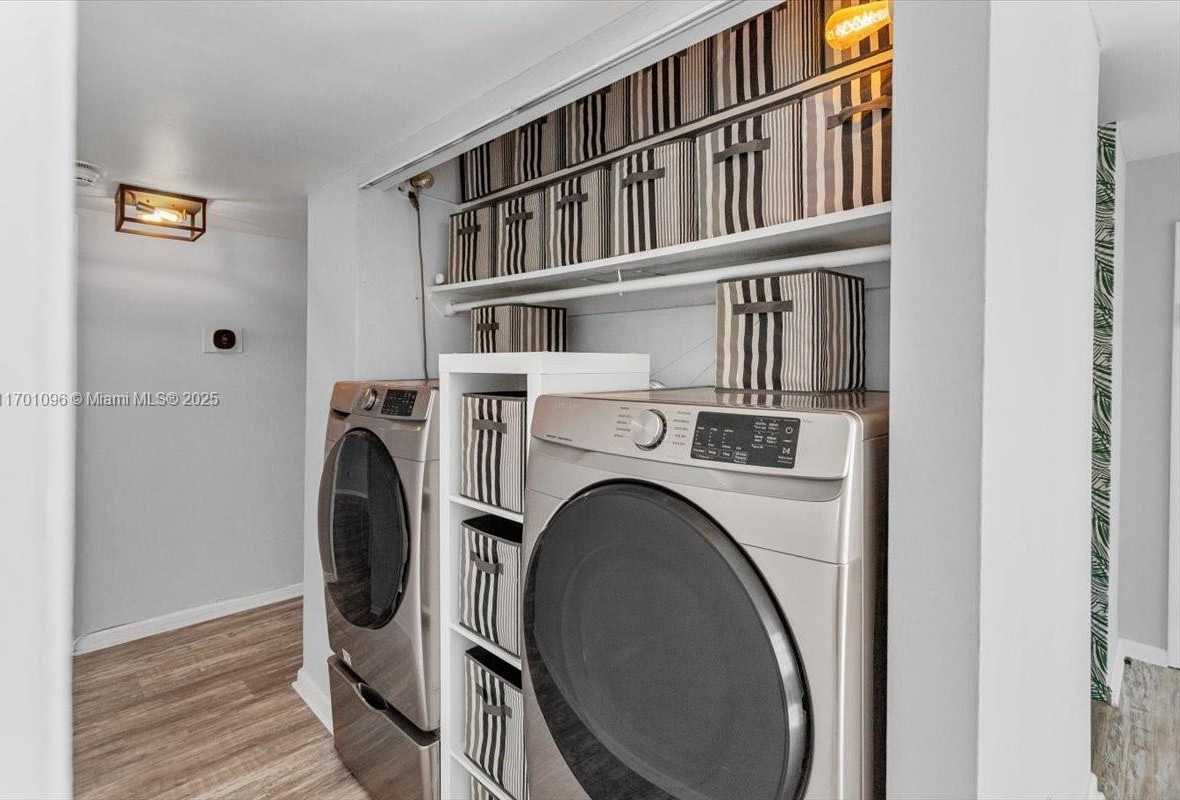 Small Image of 2016 BAY DR #208, Miami Beach Number 29