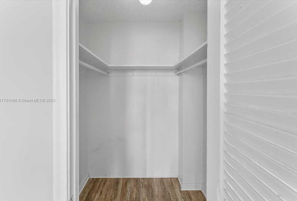 Small Image of 2016 BAY DR #208, Miami Beach Number 34