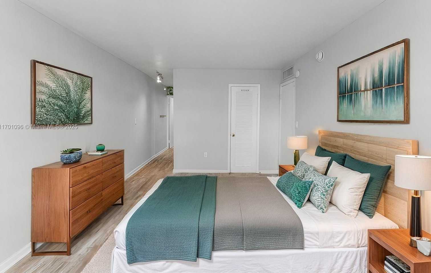 Small Image of 2016 BAY DR #208, Miami Beach Number 5