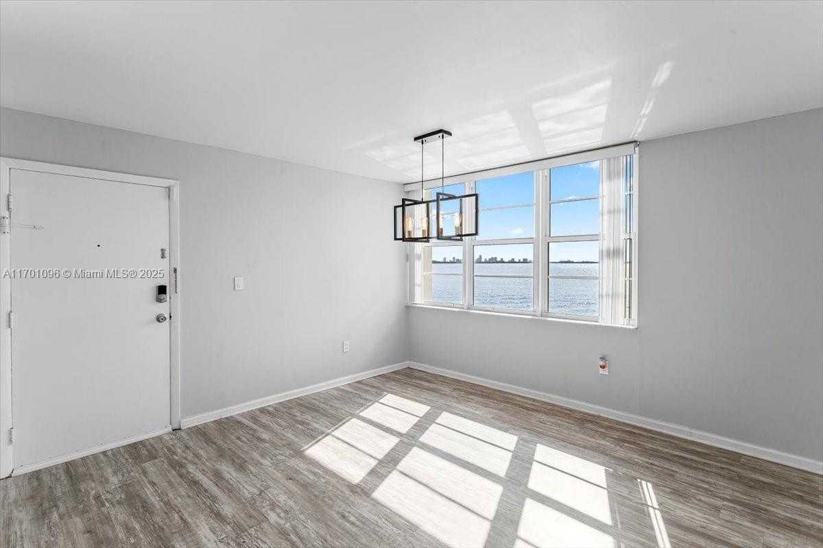Small Image of 2016 BAY DR #208, Miami Beach Number 9