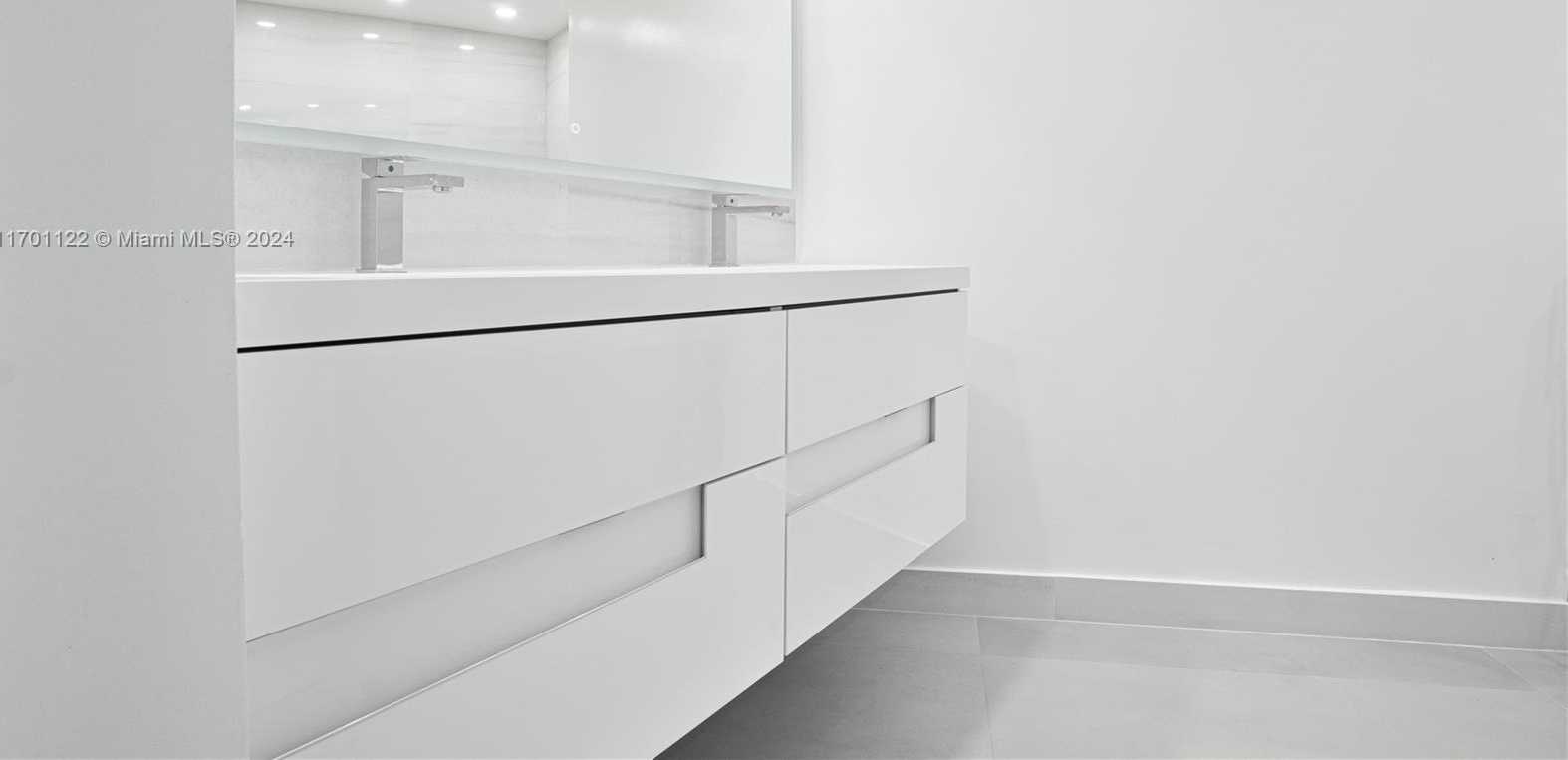Small Image of 1000 WEST ISLAND BLVD #2611, Aventura Number 14