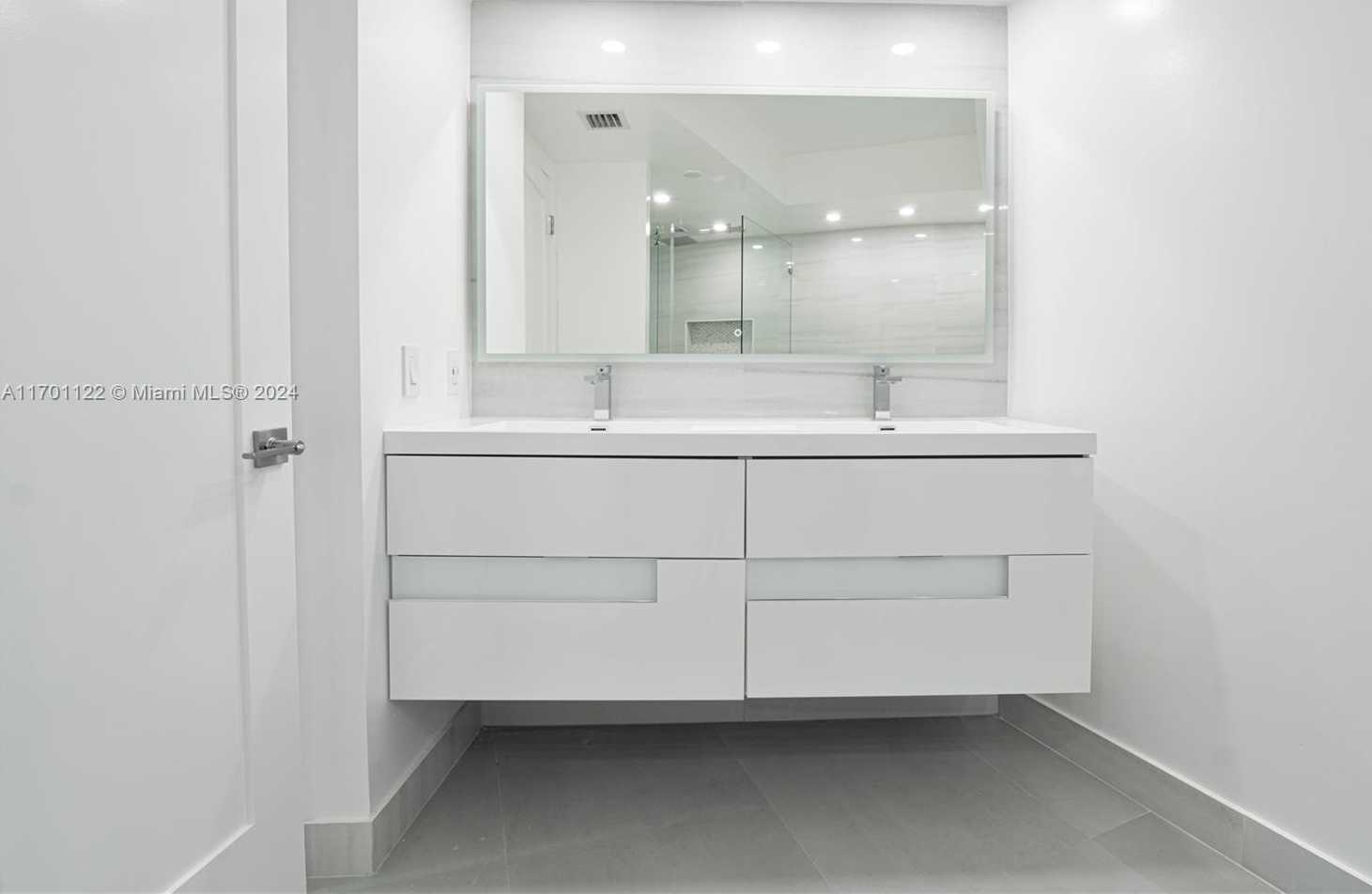 Small Image of 1000 WEST ISLAND BLVD #2611, Aventura Number 15
