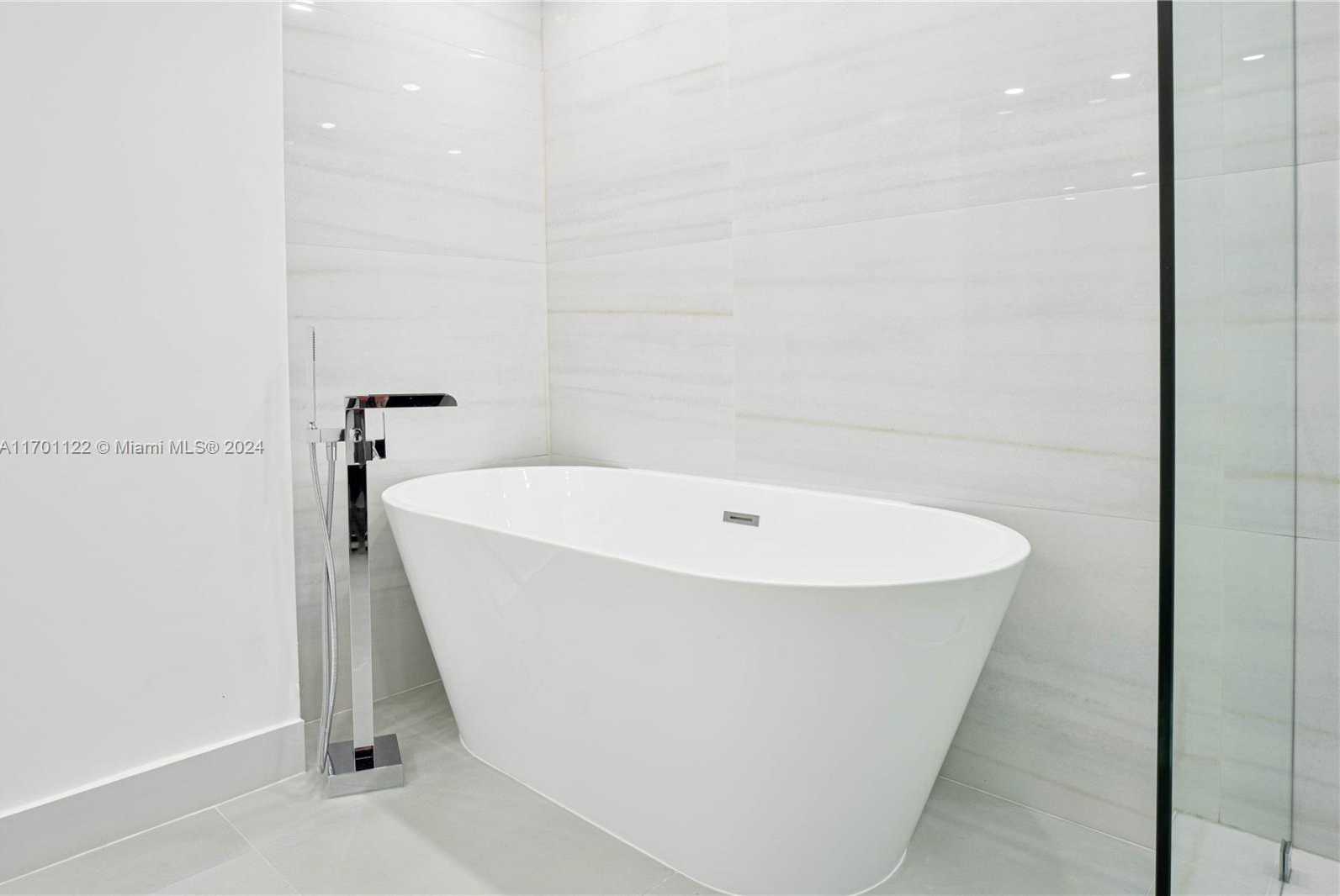 Small Image of 1000 WEST ISLAND BLVD #2611, Aventura Number 17