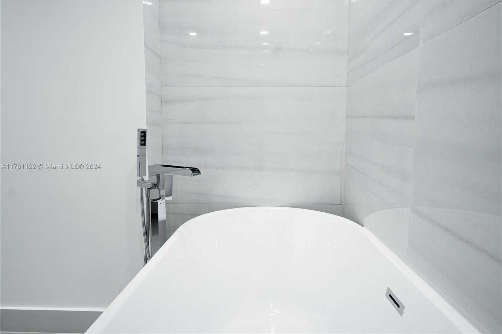 Small Image of 1000 WEST ISLAND BLVD #2611, Aventura Number 18