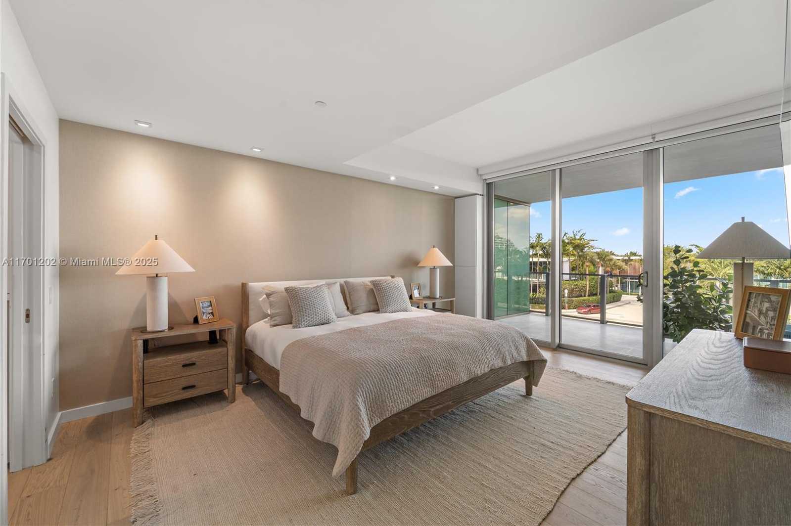 Small Image of 350 OCEAN DR #305N, Key Biscayne Number 9