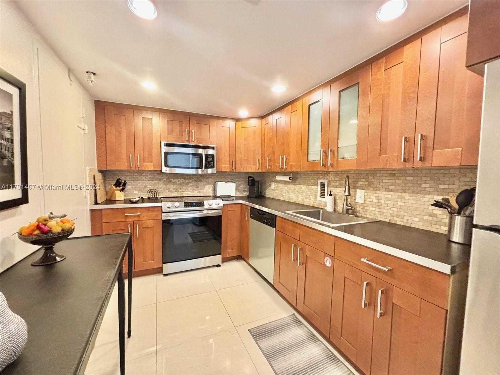 Small Image of 3801 SOUTH OCEAN DR #15A, Hollywood Number 2