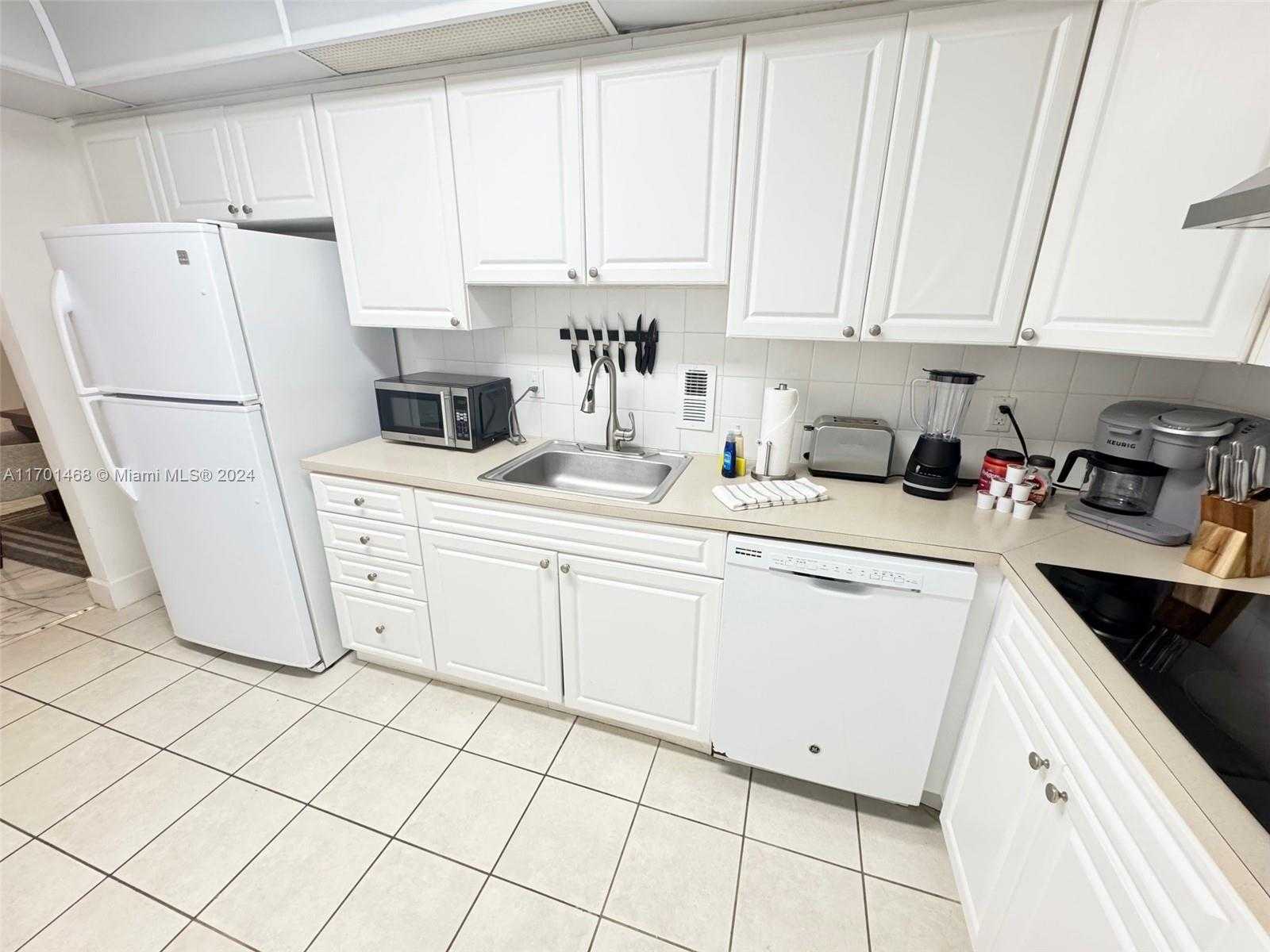 Small Image of 3901 SOUTH OCEAN DR #3Y, Hollywood Number 24