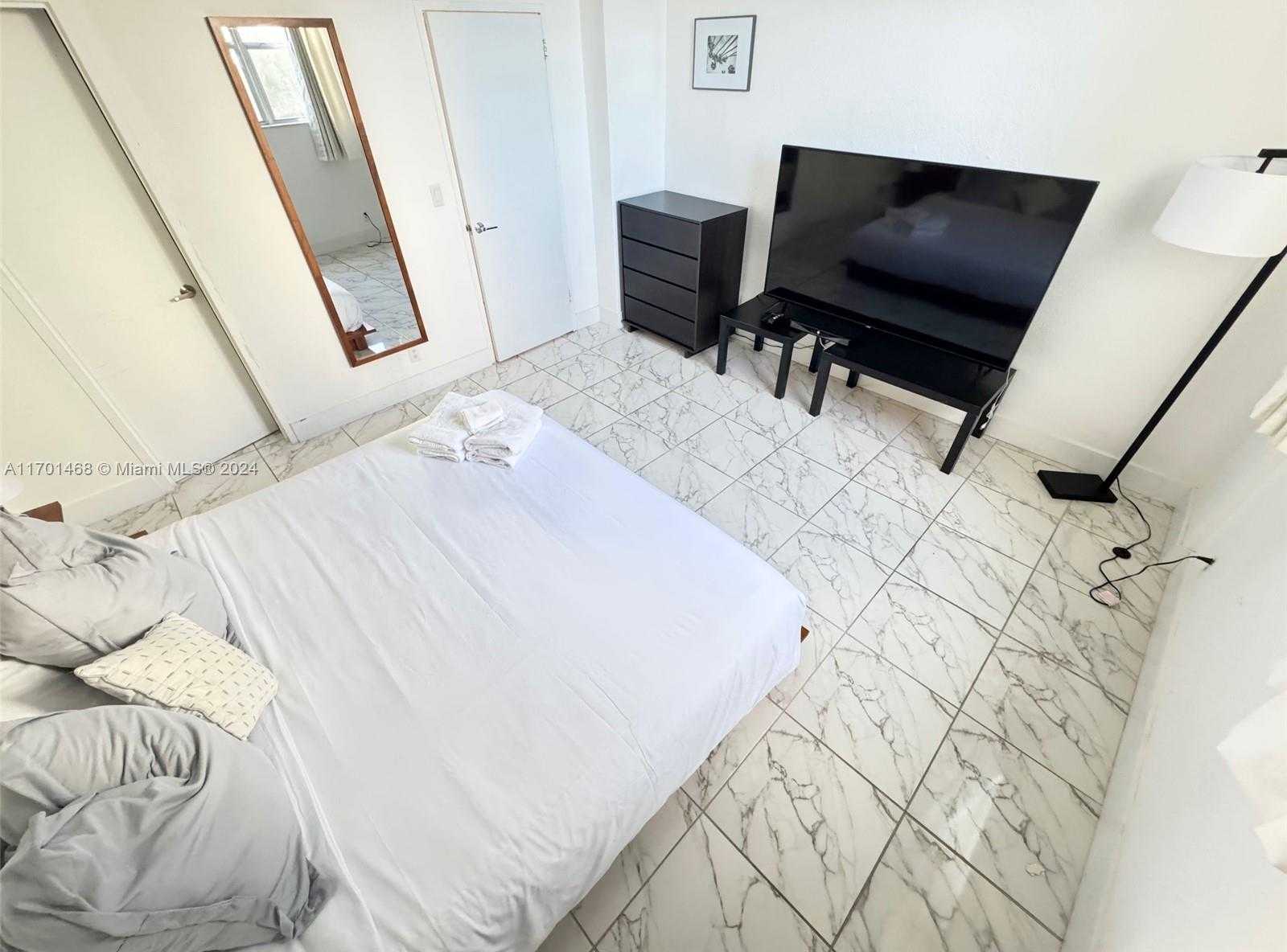 Small Image of 3901 SOUTH OCEAN DR #3Y, Hollywood Number 8