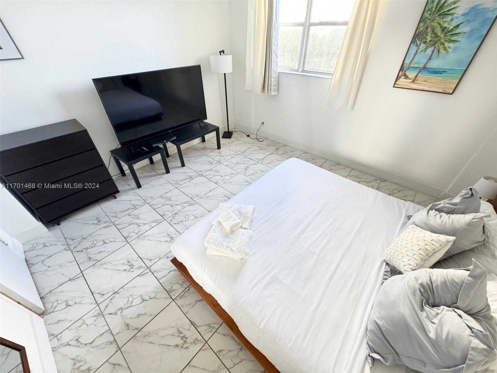 Small Image of 3901 SOUTH OCEAN DR #3Y, Hollywood Number 9