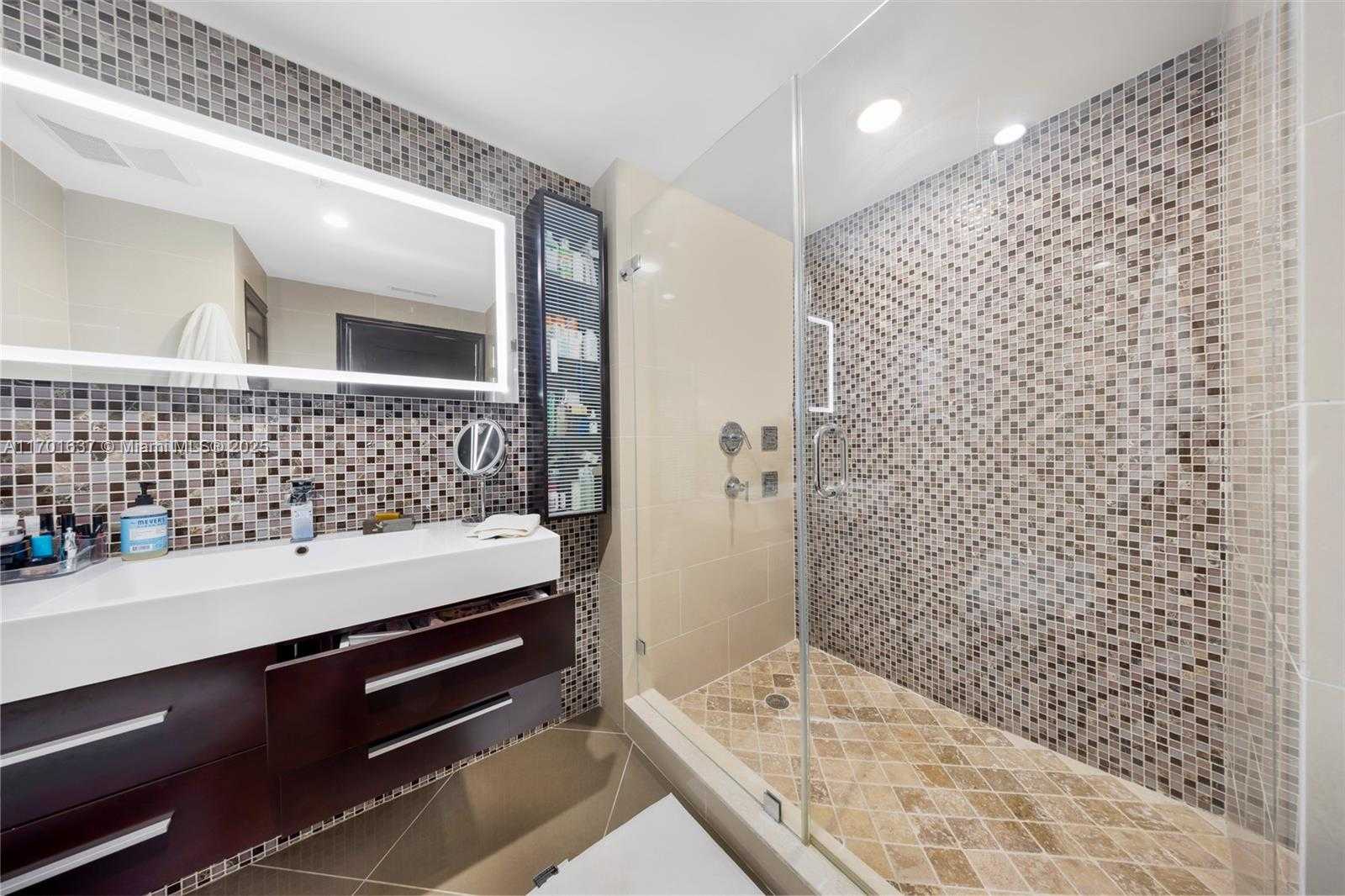Small Image of 1155 BRICKELL BAY DR #PH201, Miami Number 16