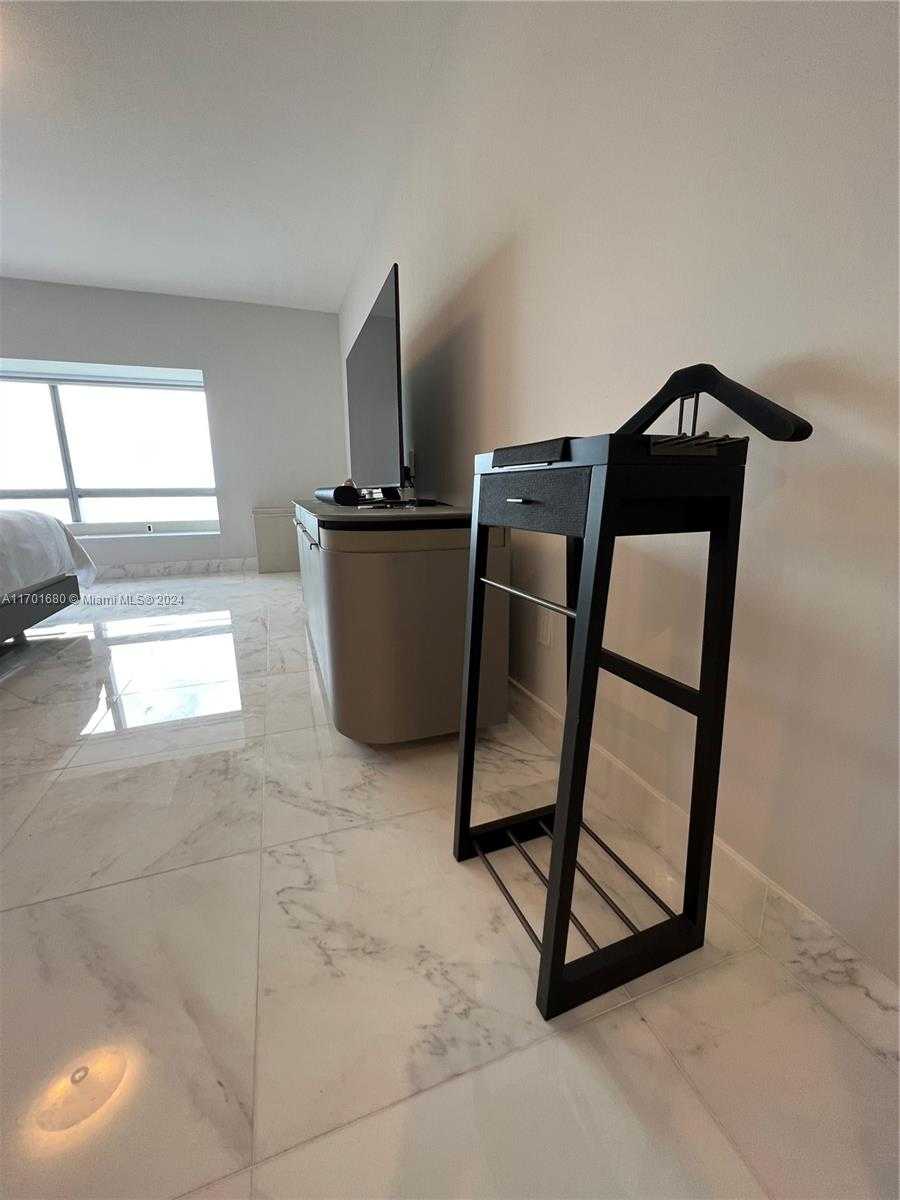 Small Image of 1435 BRICKELL AVE #3307, Miami Number 12