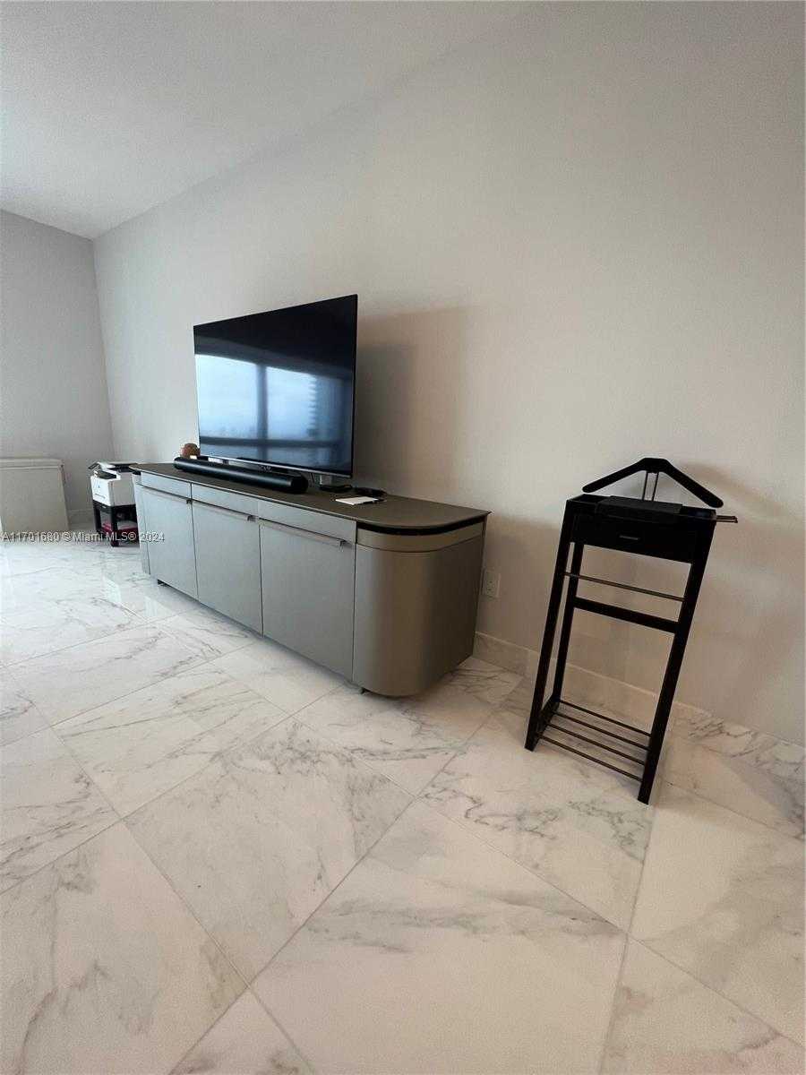 Small Image of 1435 BRICKELL AVE #3307, Miami Number 16