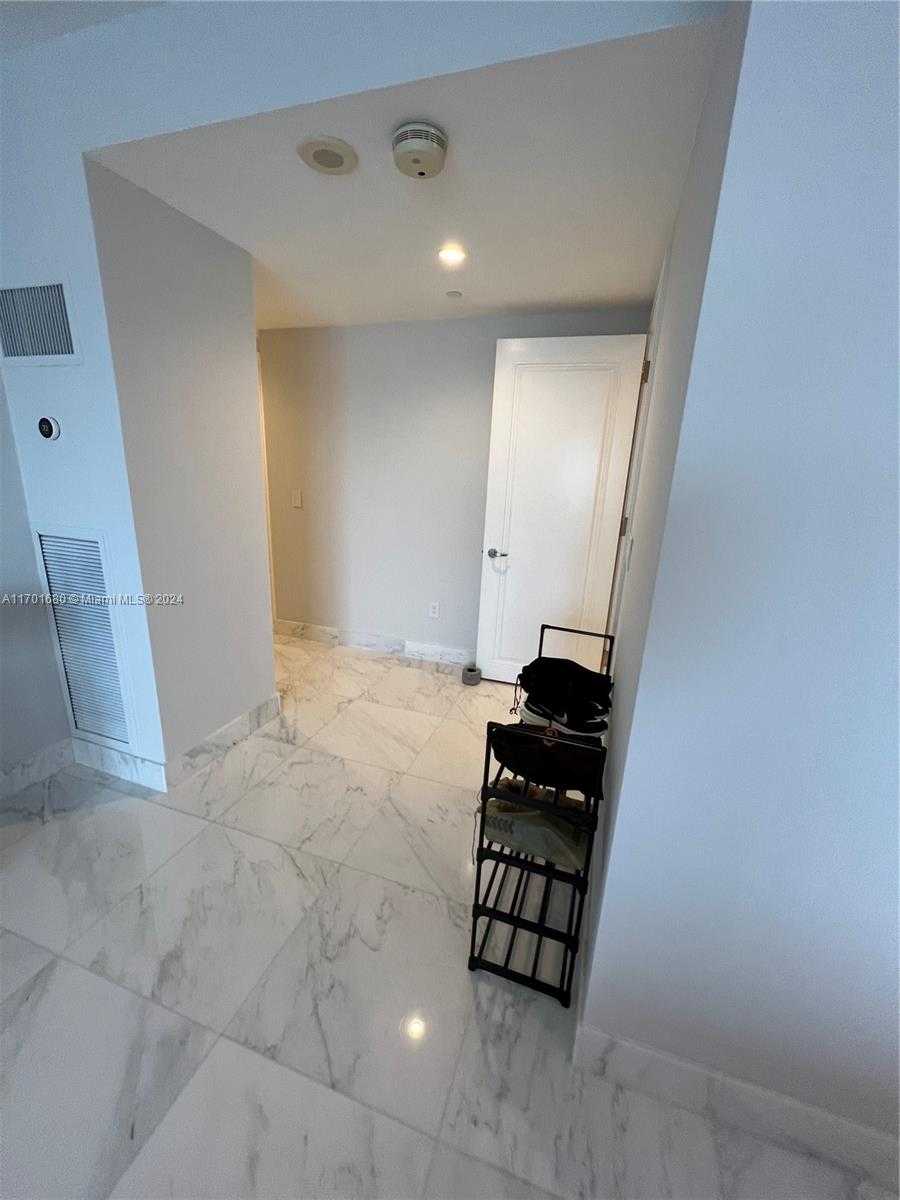 Small Image of 1435 BRICKELL AVE #3307, Miami Number 19