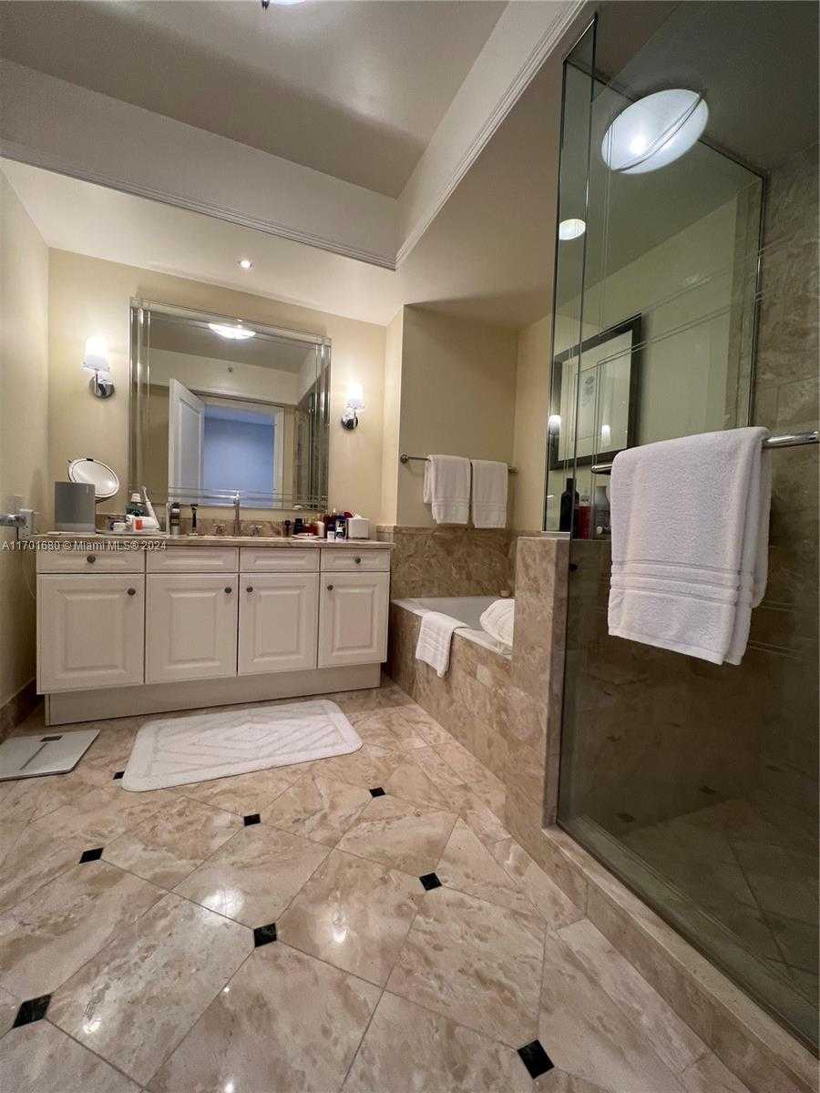 Small Image of 1435 BRICKELL AVE #3307, Miami Number 20