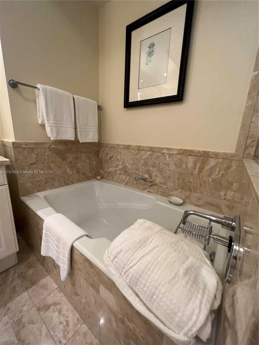 Small Image of 1435 BRICKELL AVE #3307, Miami Number 21