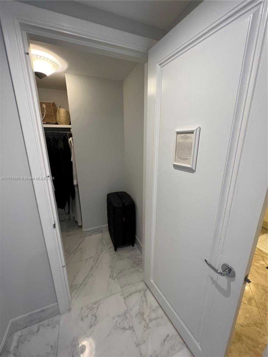 Small Image of 1435 BRICKELL AVE #3307, Miami Number 23