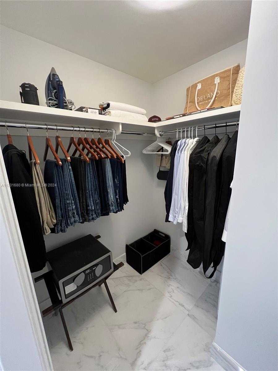 Small Image of 1435 BRICKELL AVE #3307, Miami Number 24