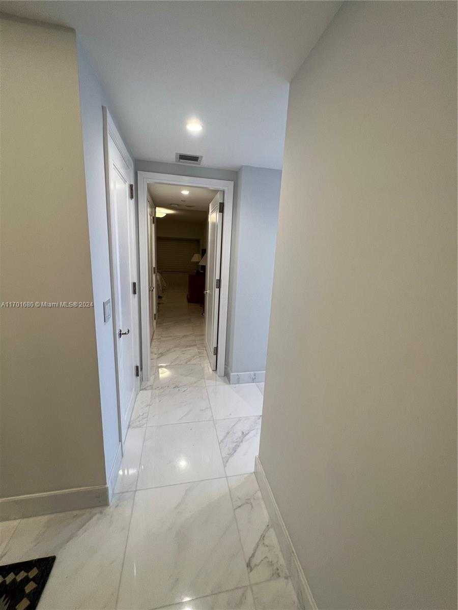 Small Image of 1435 BRICKELL AVE #3307, Miami Number 25