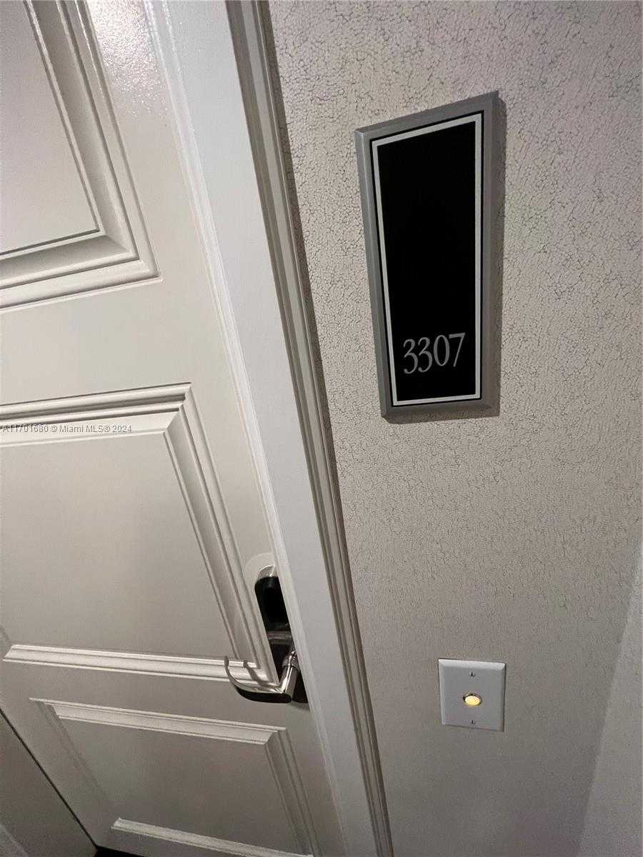 Small Image of 1435 BRICKELL AVE #3307, Miami Number 5