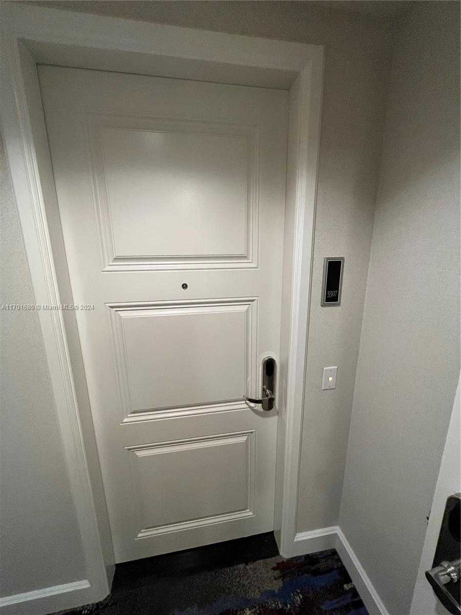 Small Image of 1435 BRICKELL AVE #3307, Miami Number 6