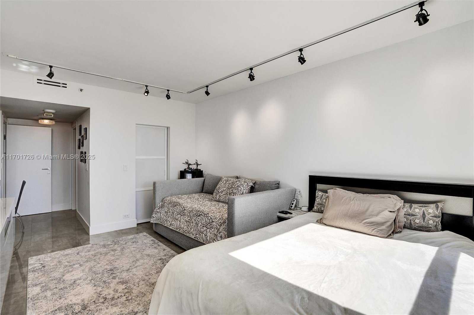 Small Image of 20191 EAST COUNTRY CLUB DR #2310, Aventura Number 20