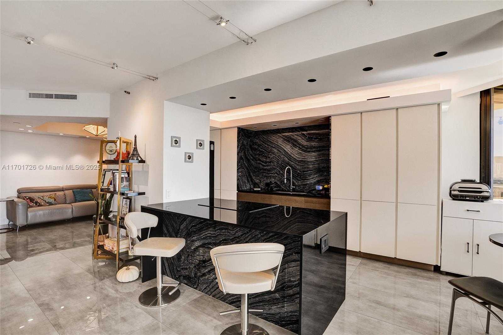 Small Image of 20191 EAST COUNTRY CLUB DR #2310, Aventura Number 4