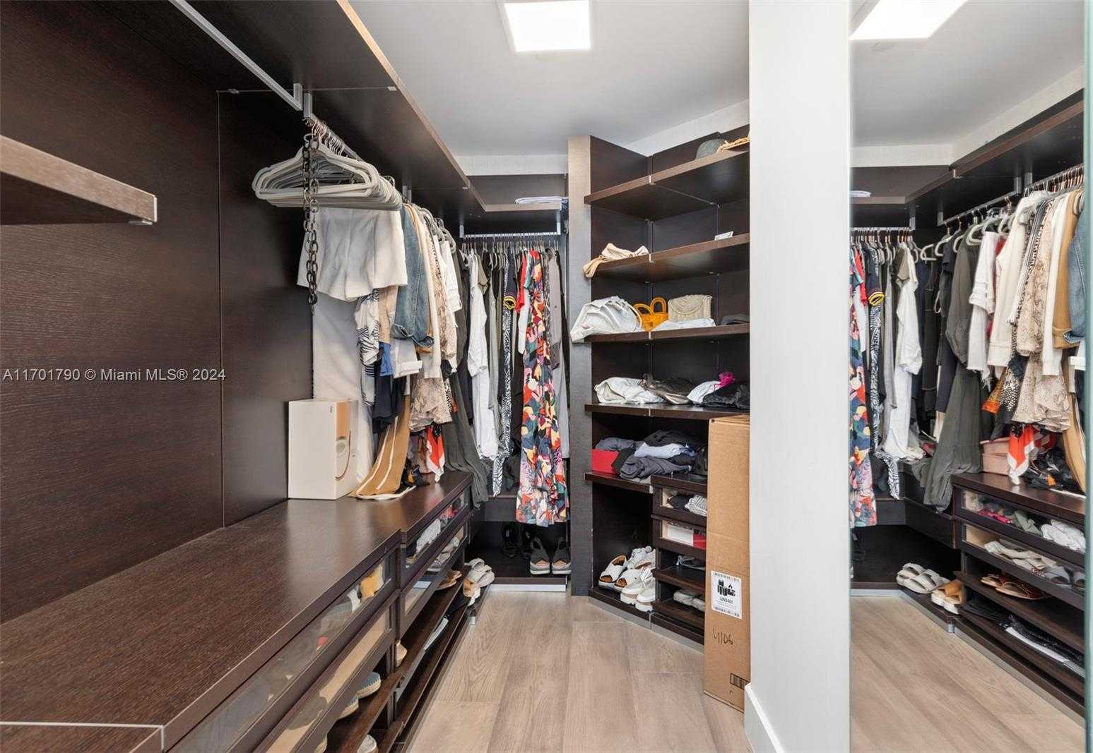 Small Image of 1425 BRICKELL AVE #59E, Miami Number 15