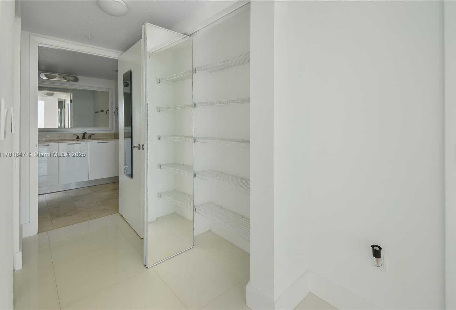 Small Image of 1800 NORTH BAYSHORE DR #3510, Miami Number 9