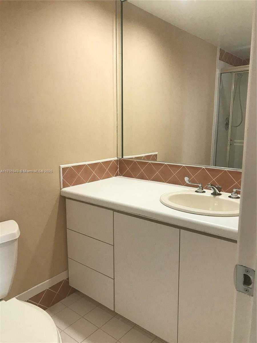 Small Image of 1825 SOUTH OCEAN DR #401, Hallandale Beach Number 14