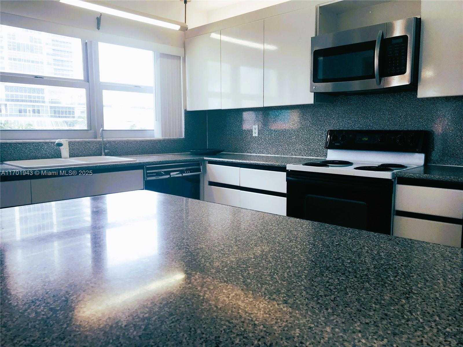 Small Image of 1825 SOUTH OCEAN DR #401, Hallandale Beach Number 4