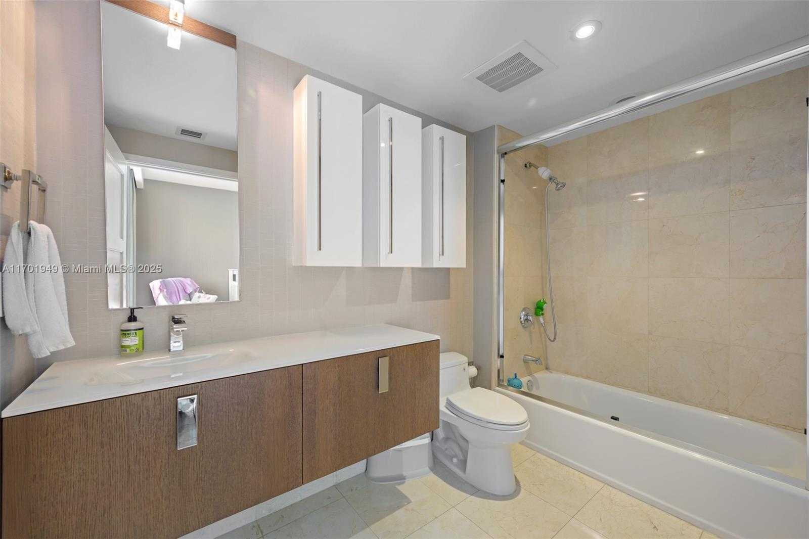 Small Image of 19400 TURNBERRY WAY #1012, Aventura Number 11