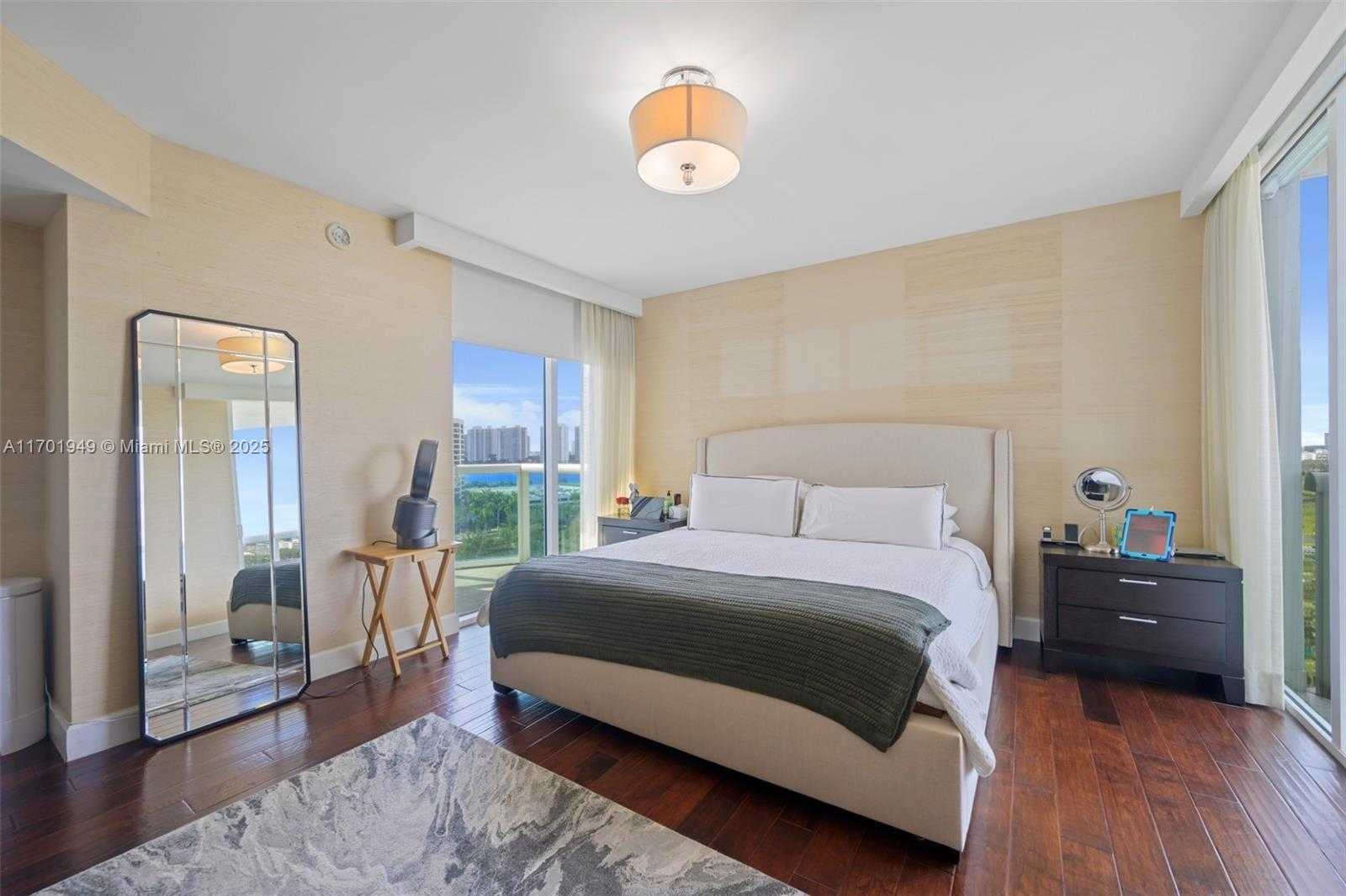 Small Image of 19400 TURNBERRY WAY #1012, Aventura Number 15