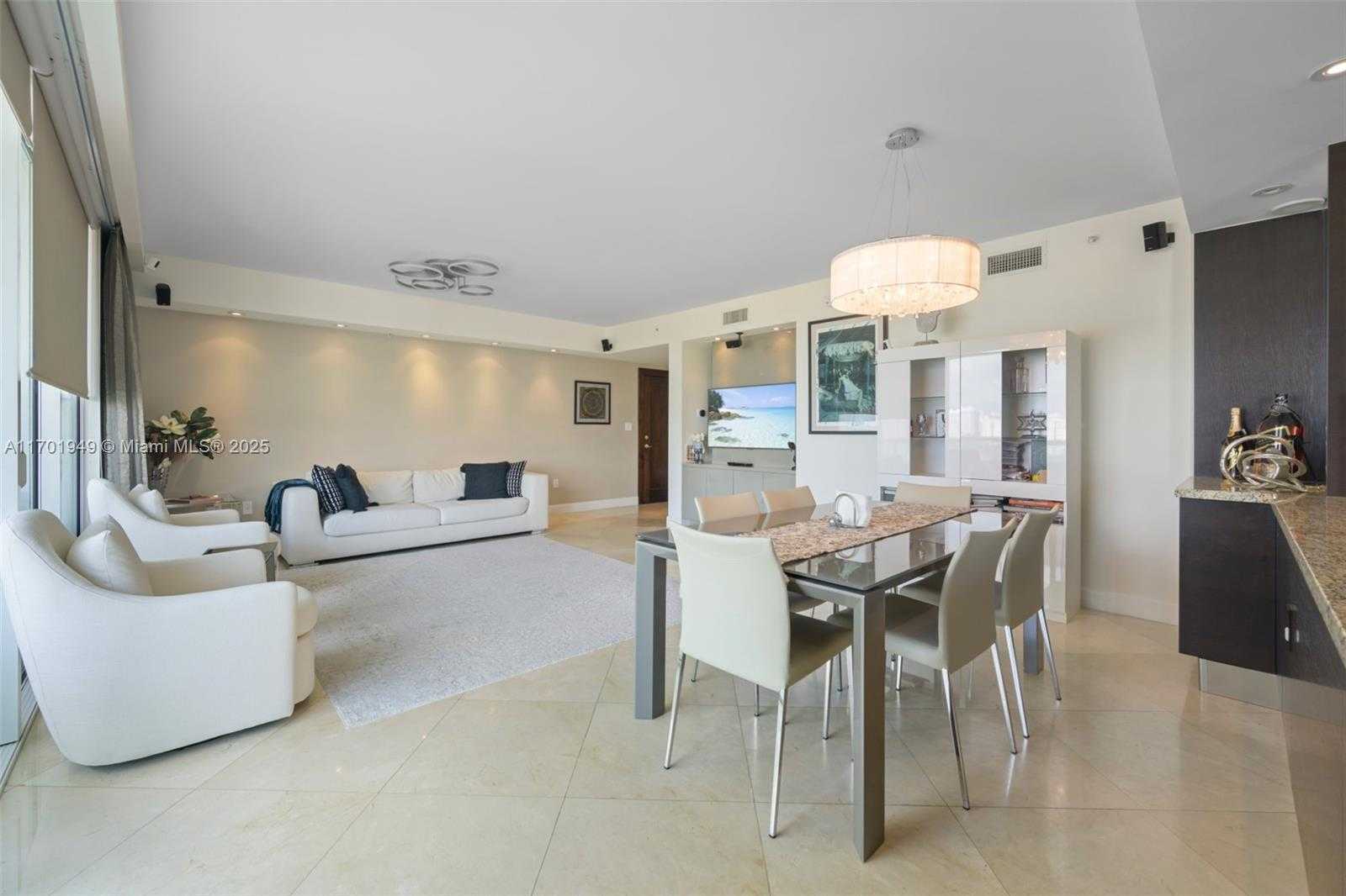 Small Image of 19400 TURNBERRY WAY #1012, Aventura Number 3