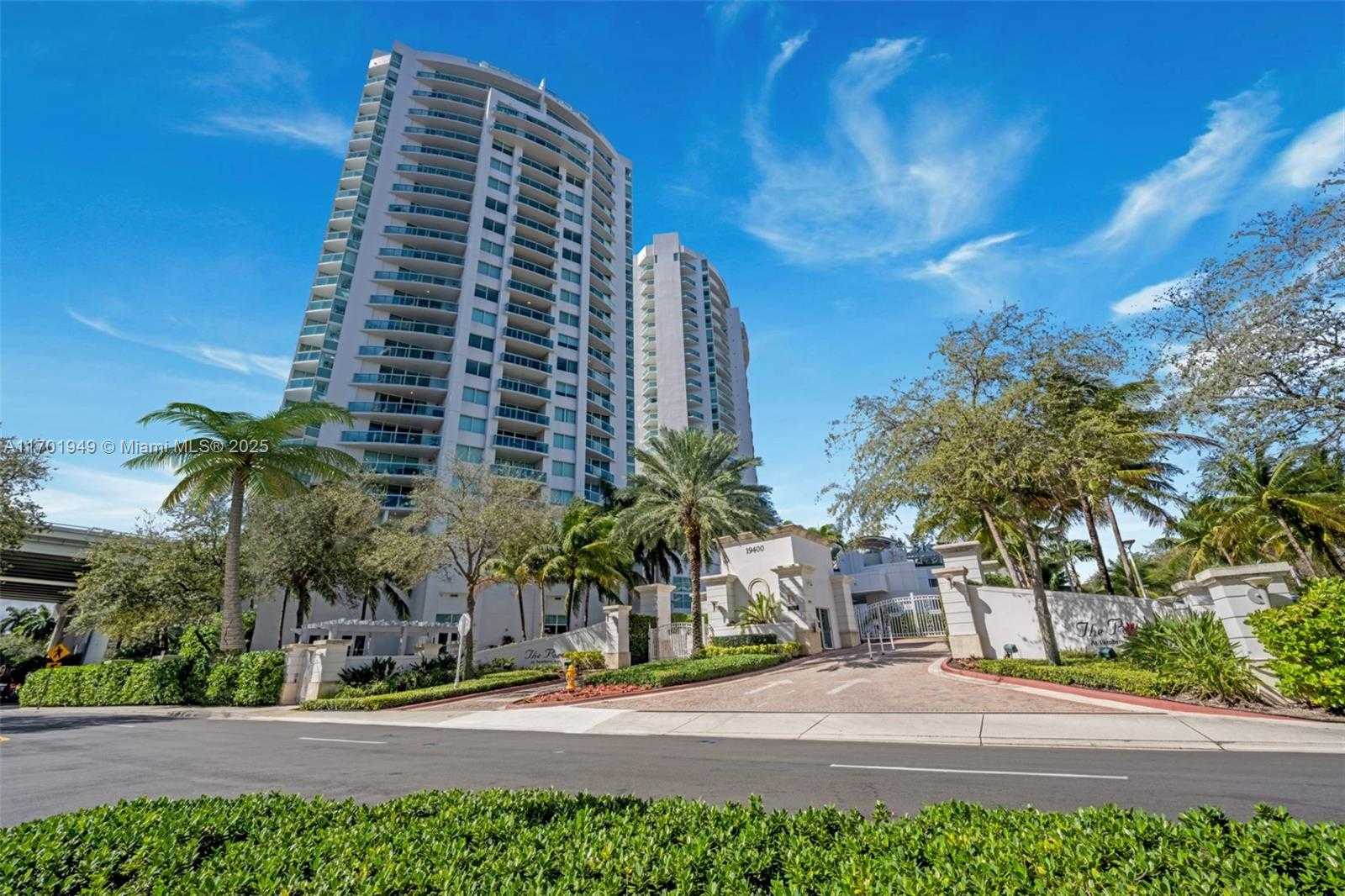 Small Image of 19400 TURNBERRY WAY #1012, Aventura Number 32
