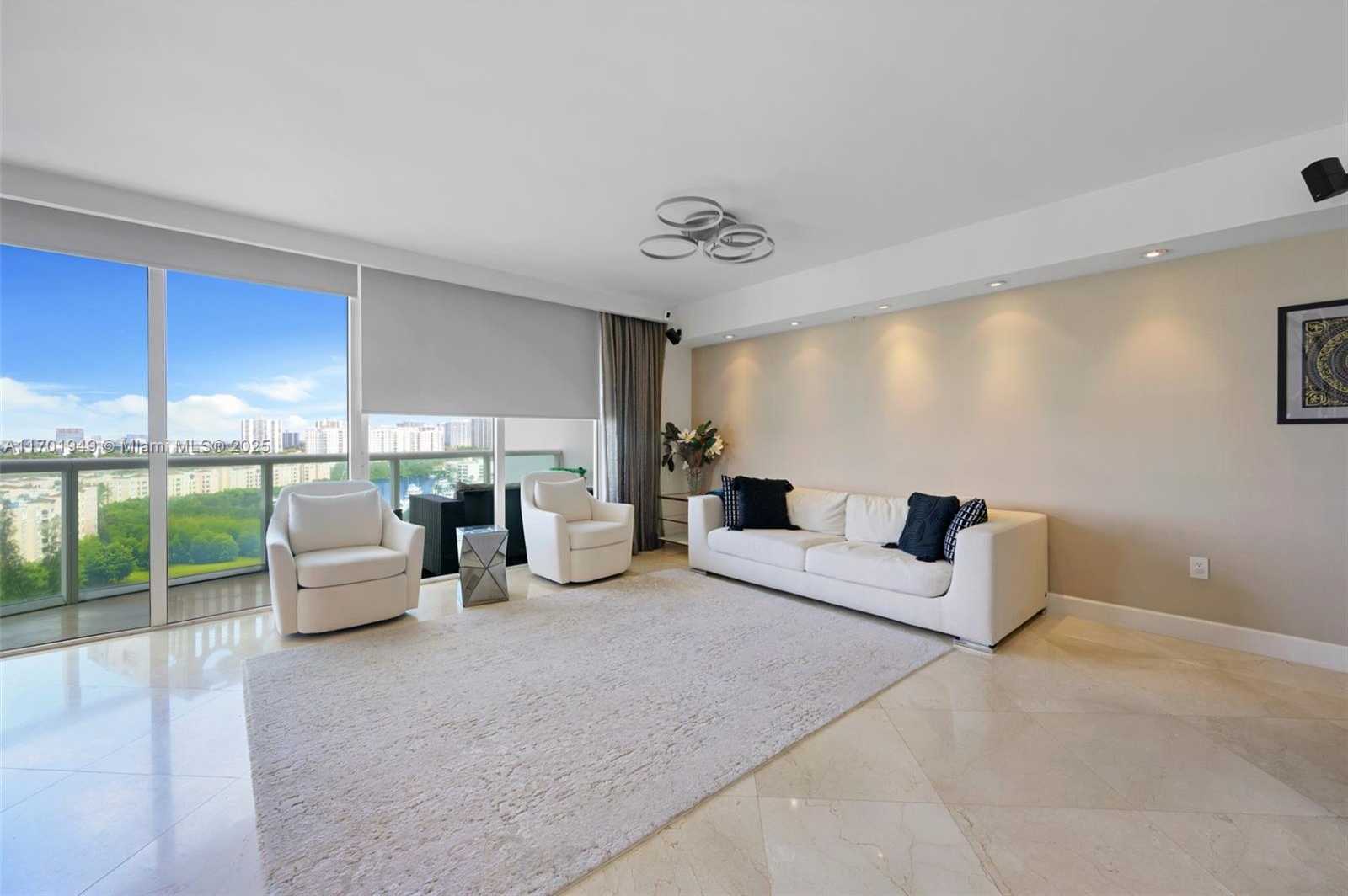Small Image of 19400 TURNBERRY WAY #1012, Aventura Number 4