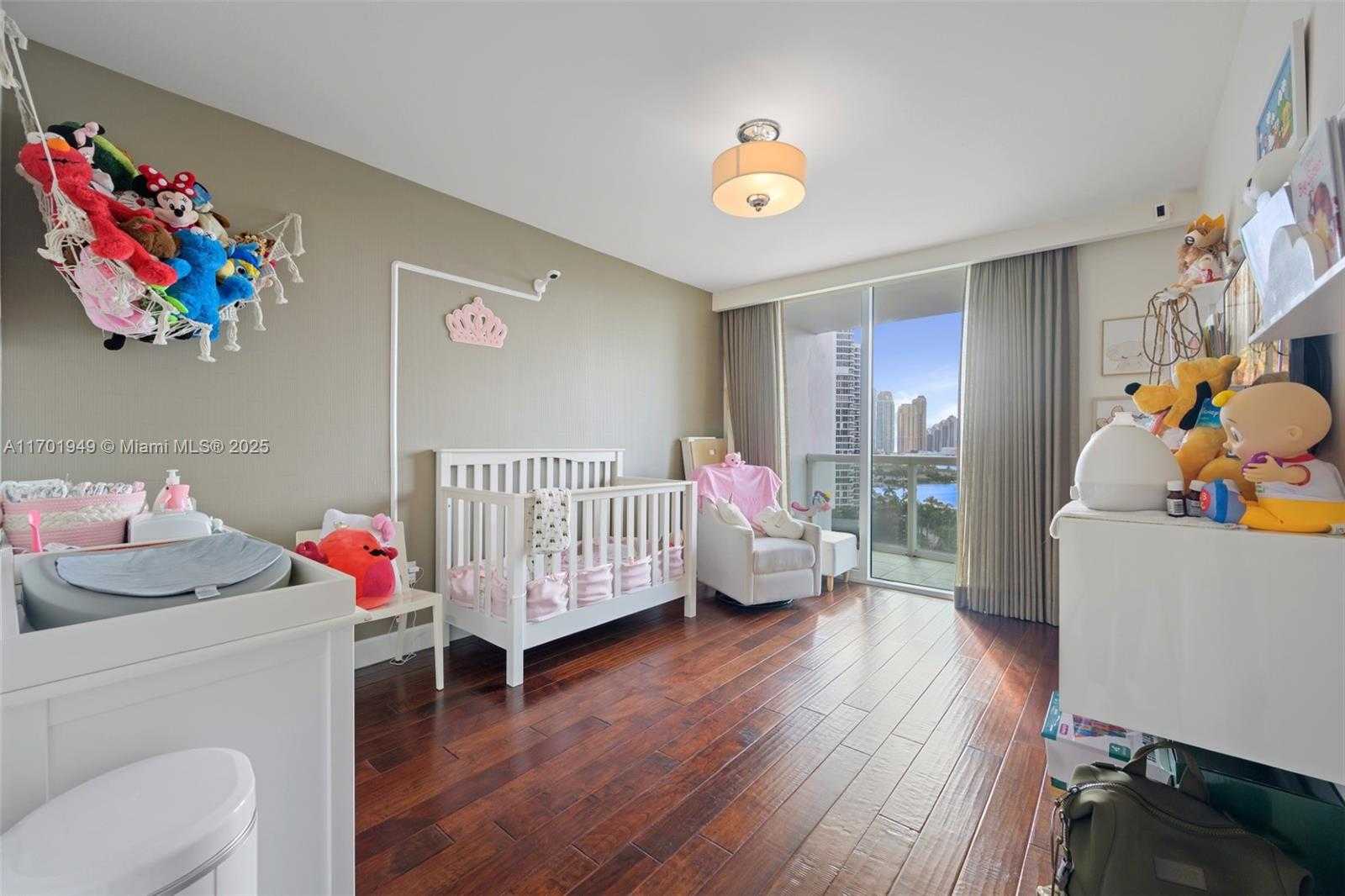 Small Image of 19400 TURNBERRY WAY #1012, Aventura Number 8