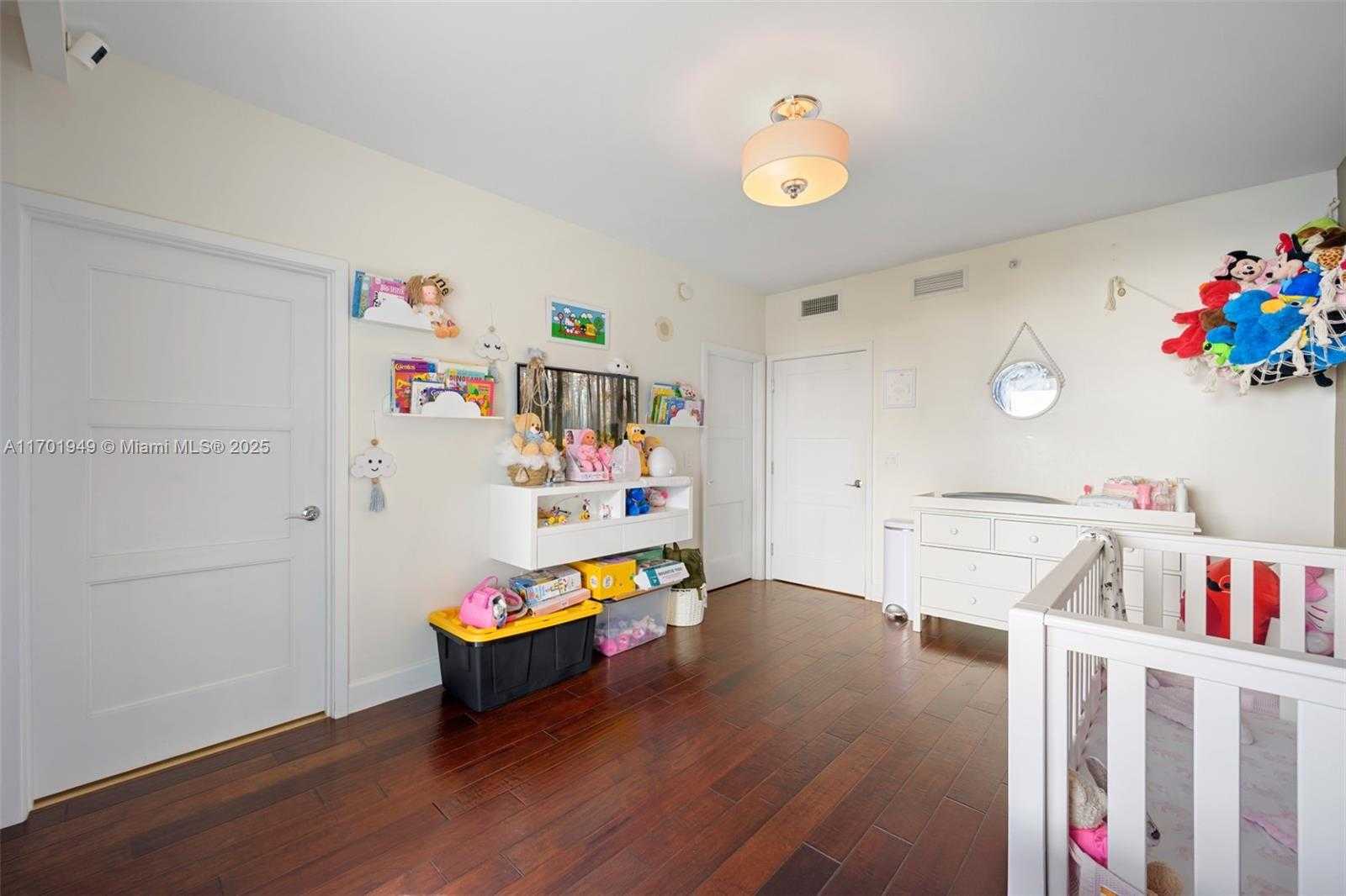 Small Image of 19400 TURNBERRY WAY #1012, Aventura Number 9