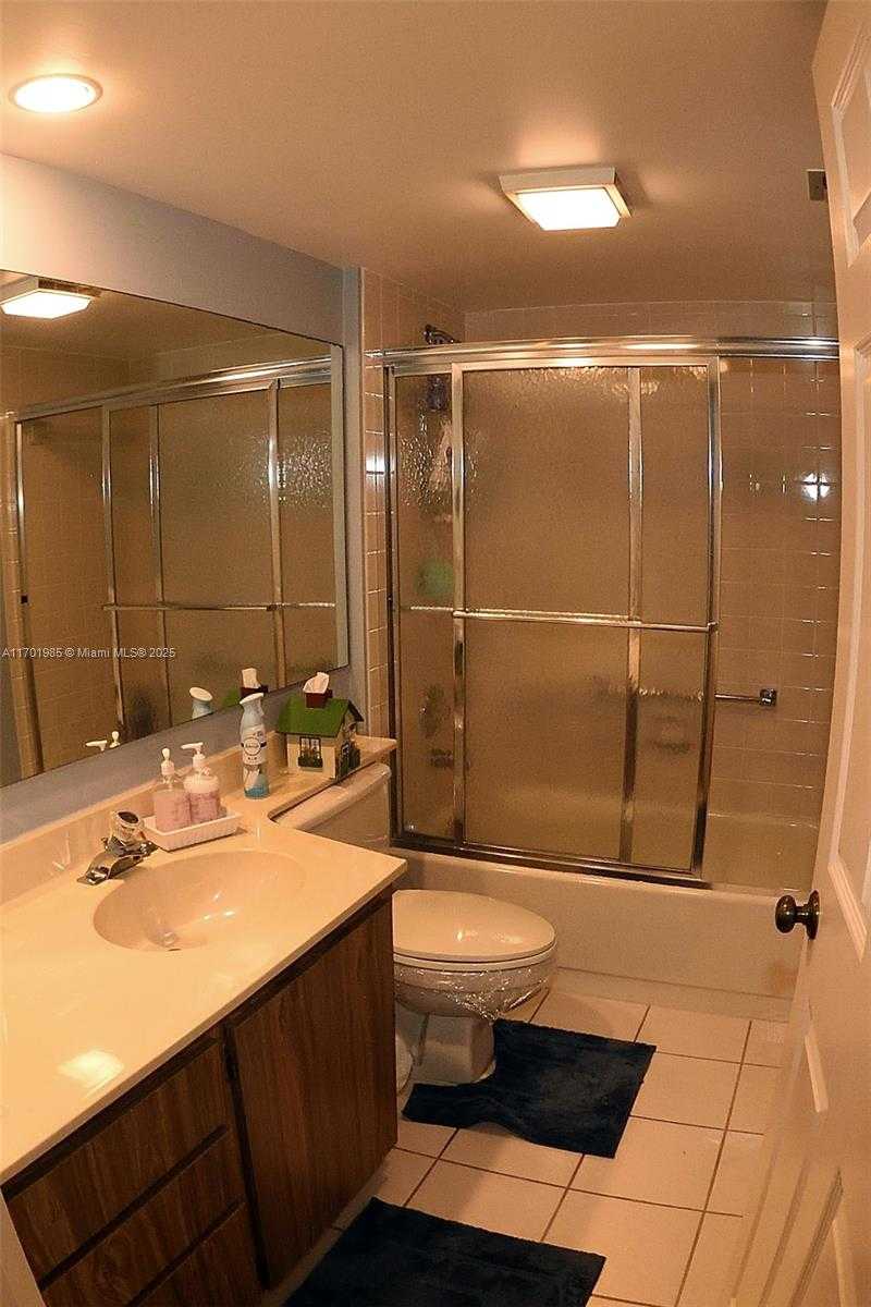 Small Image of 6085 BALBOA CIR #402, Boca Raton Number 14