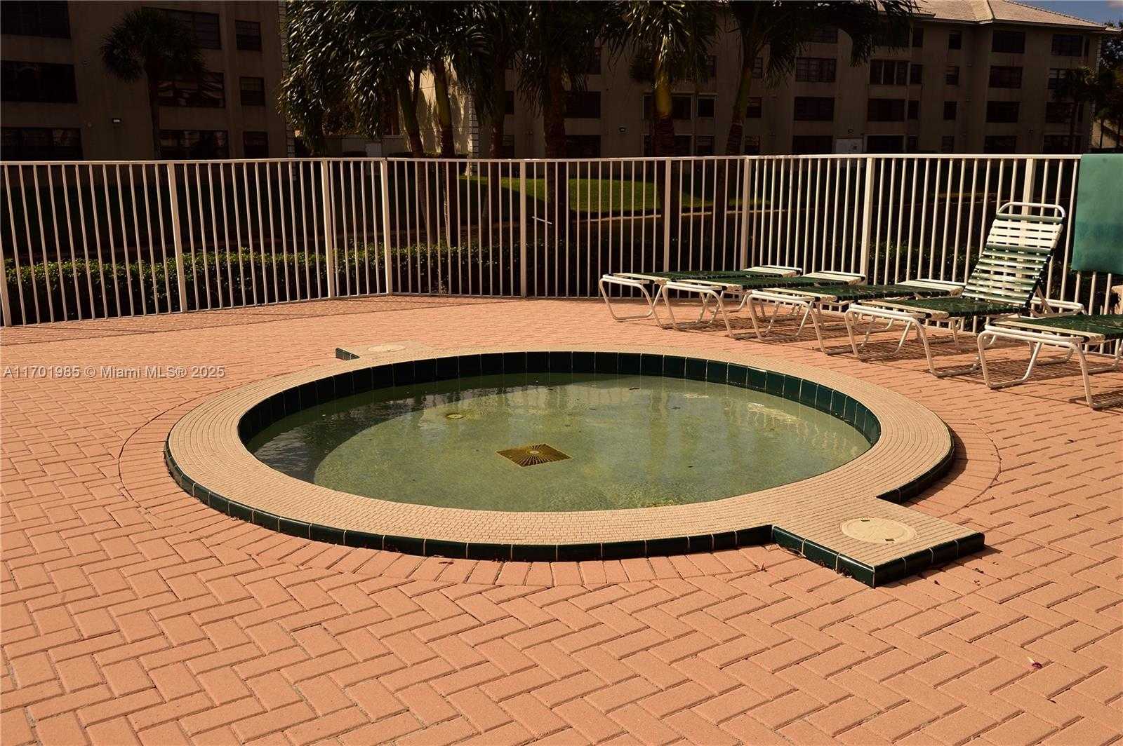 Small Image of 6085 BALBOA CIR #402, Boca Raton Number 19
