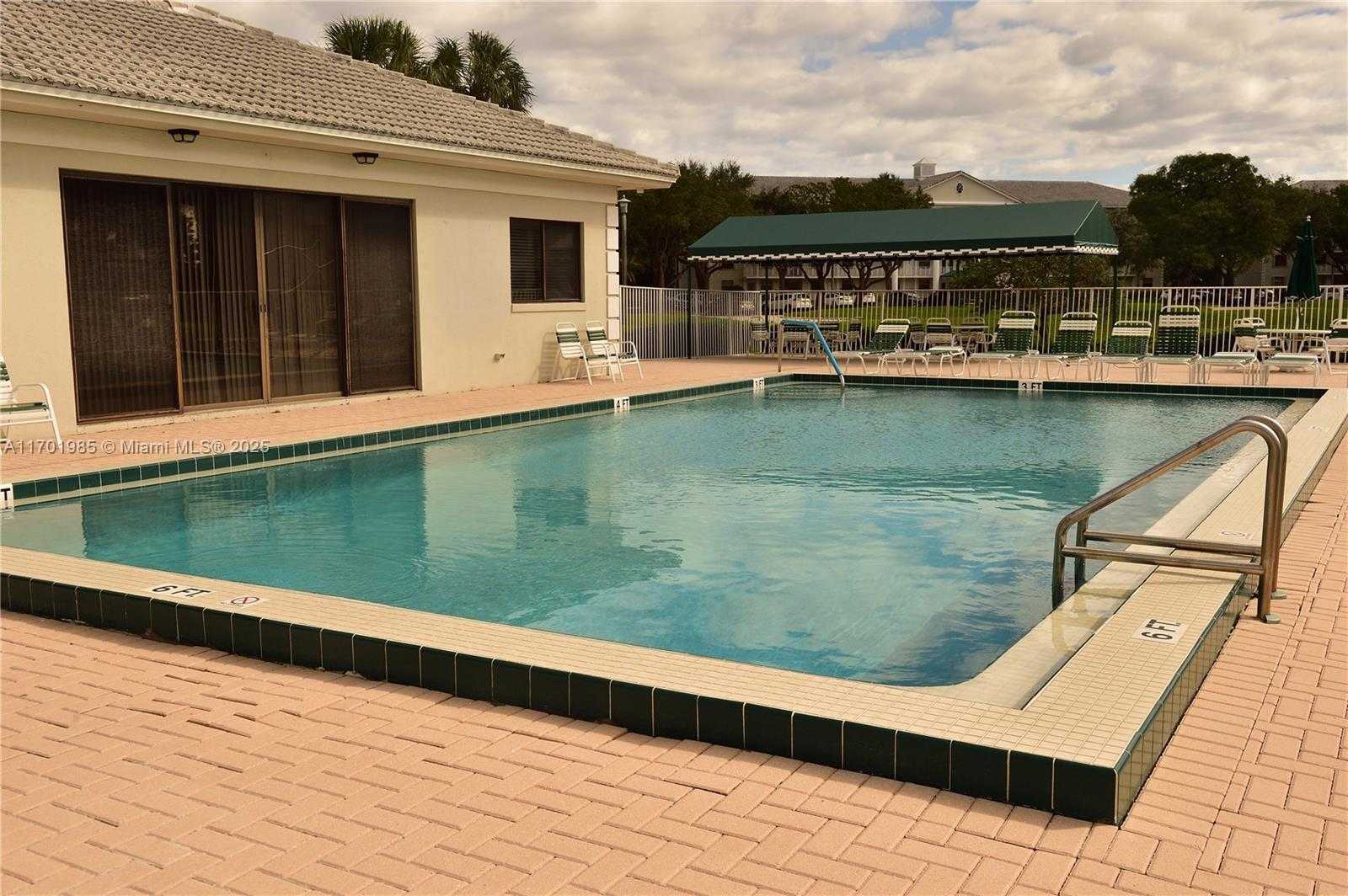 Small Image of 6085 BALBOA CIR #402, Boca Raton Number 20