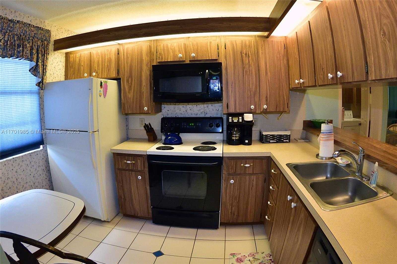 Small Image of 6085 BALBOA CIR #402, Boca Raton Number 7
