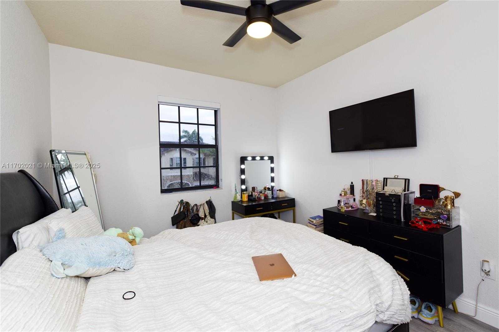 Small Image of 15435 SOUTH WEST 119TH TER #15435, Miami Number 31