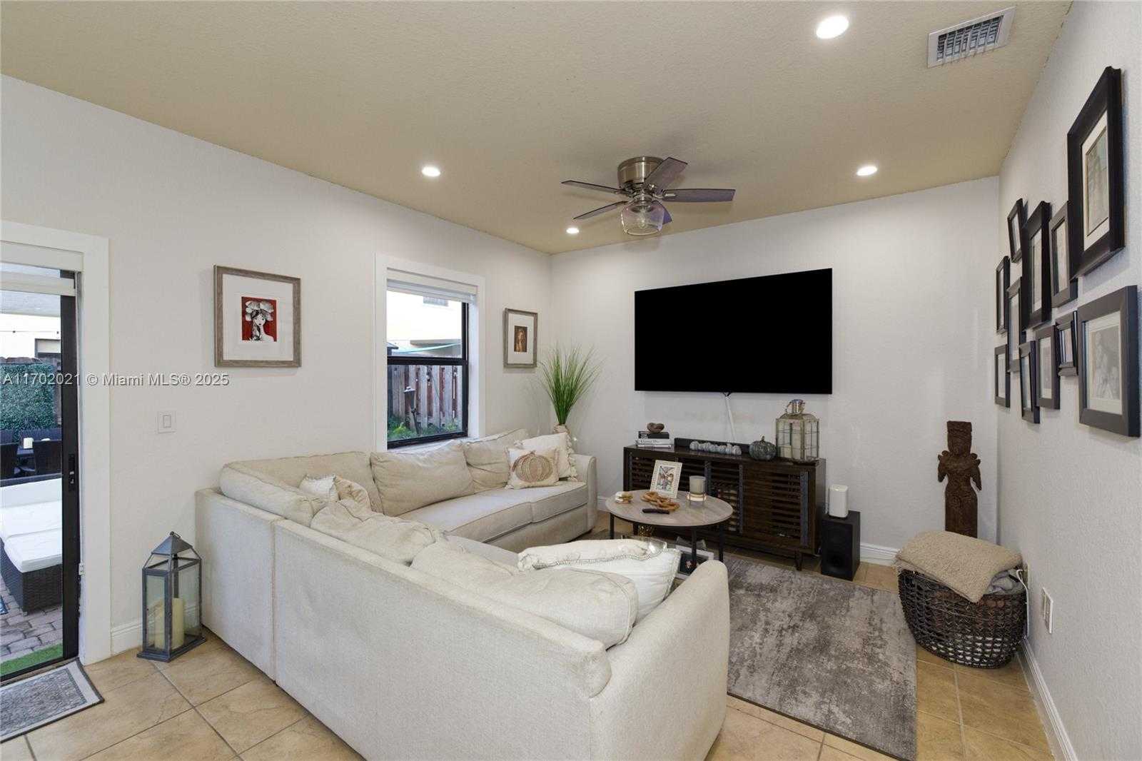 Small Image of 15435 SOUTH WEST 119TH TER #15435, Miami Number 7