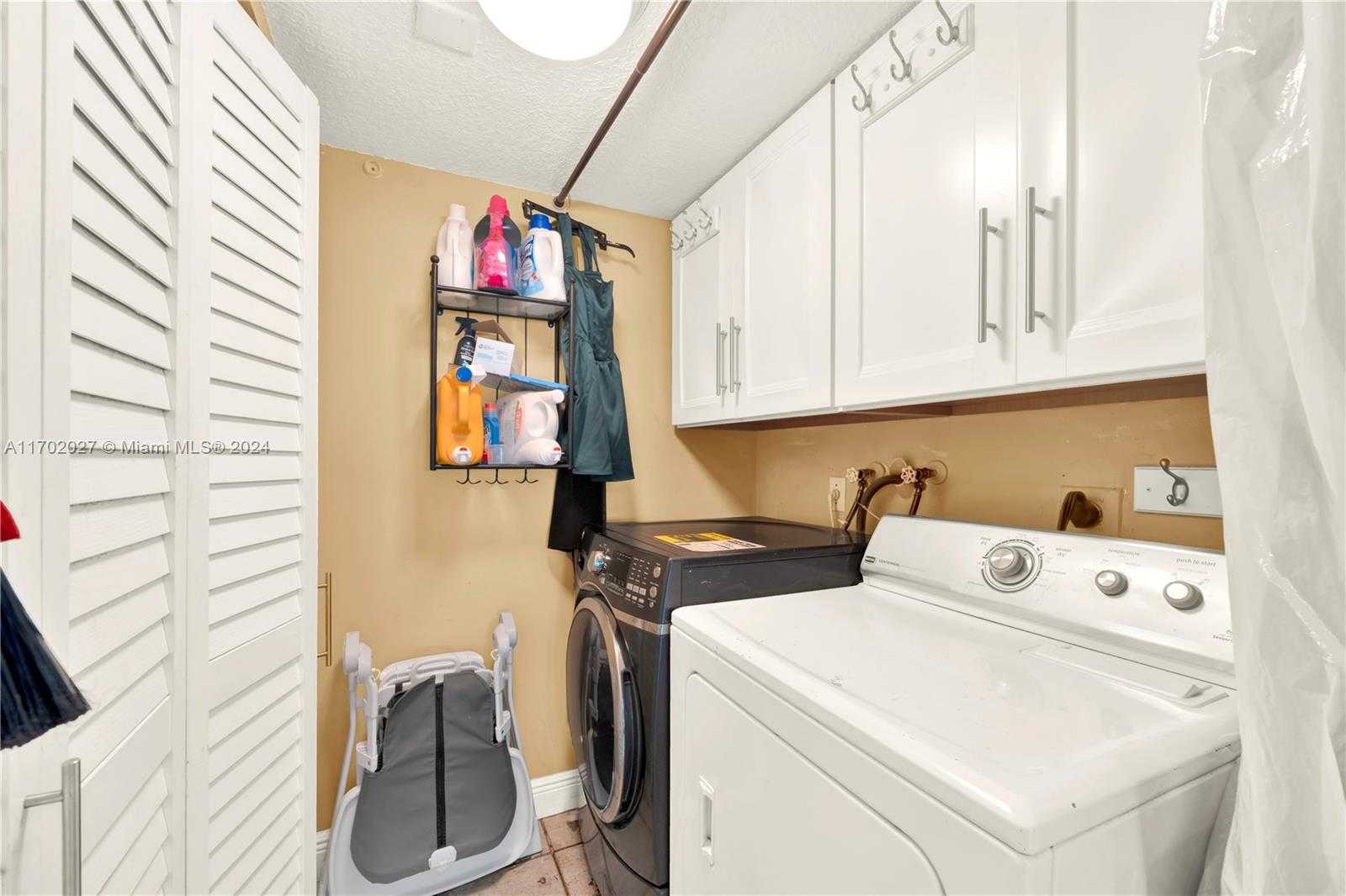 Small Image of 106 LAKE EMERALD DR #213, Oakland Park Number 10