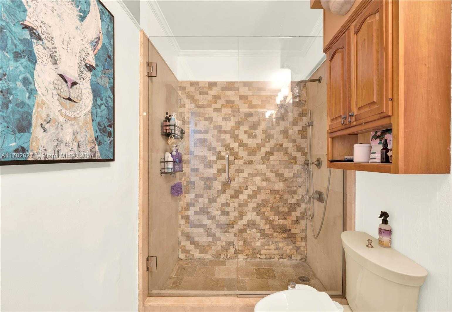 Small Image of 106 LAKE EMERALD DR #213, Oakland Park Number 20