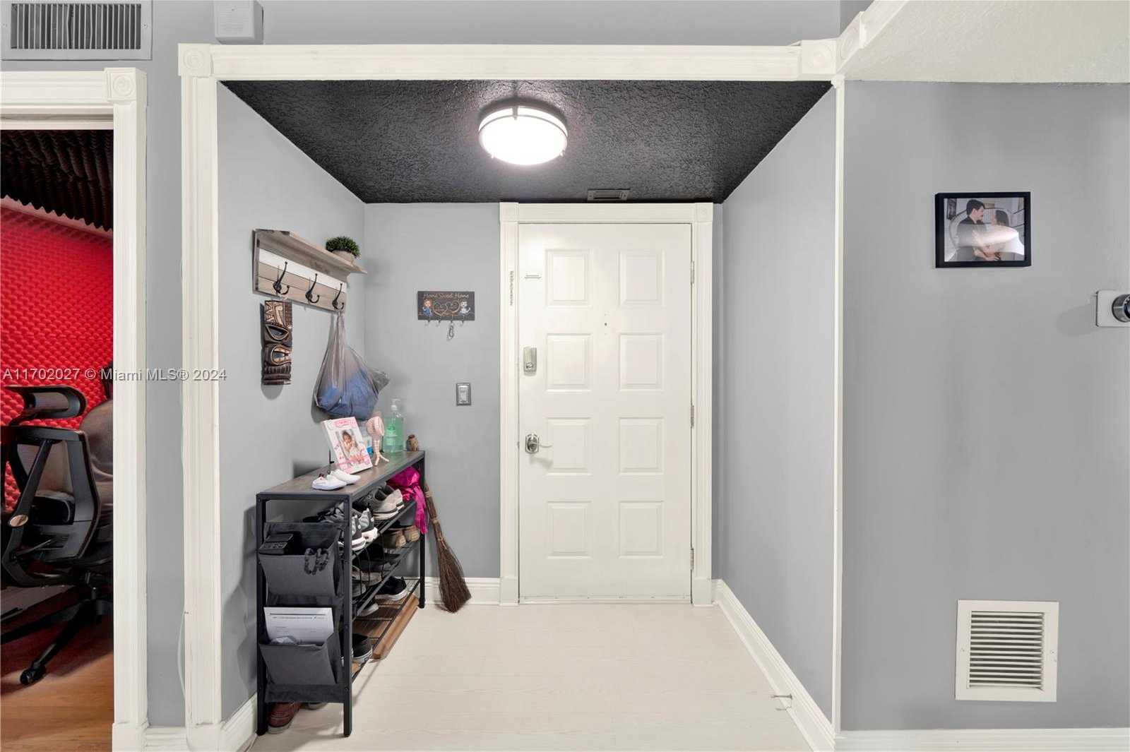 Small Image of 106 LAKE EMERALD DR #213, Oakland Park Number 26