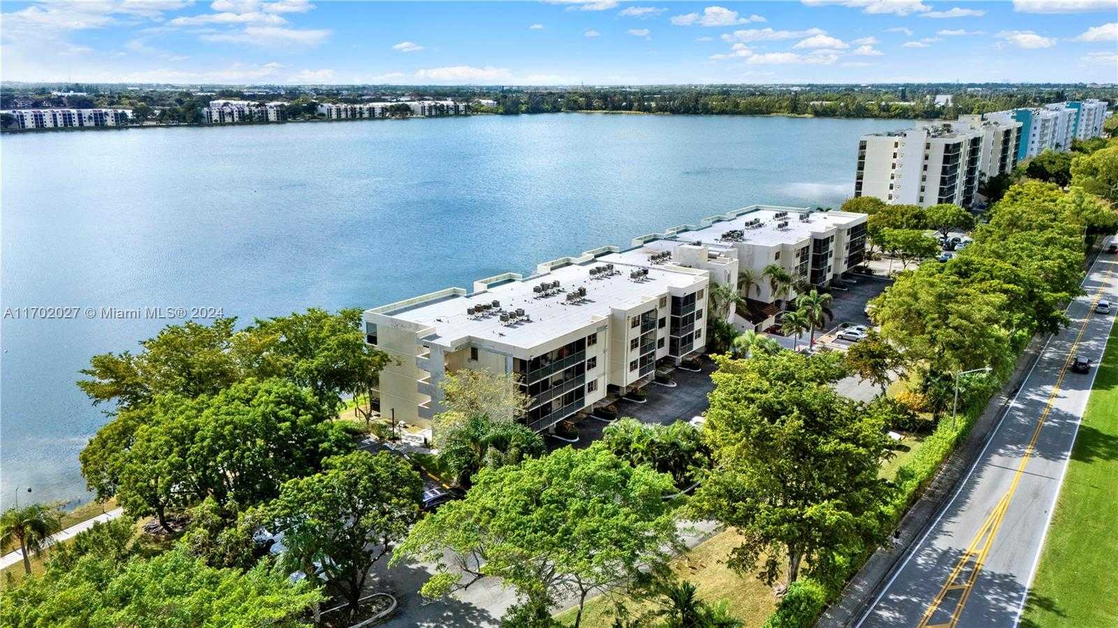 Small Image of 106 LAKE EMERALD DR #213, Oakland Park Number 28