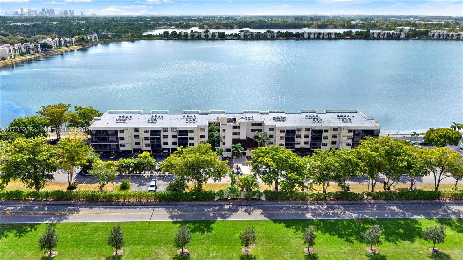 Small Image of 106 LAKE EMERALD DR #213, Oakland Park Number 29