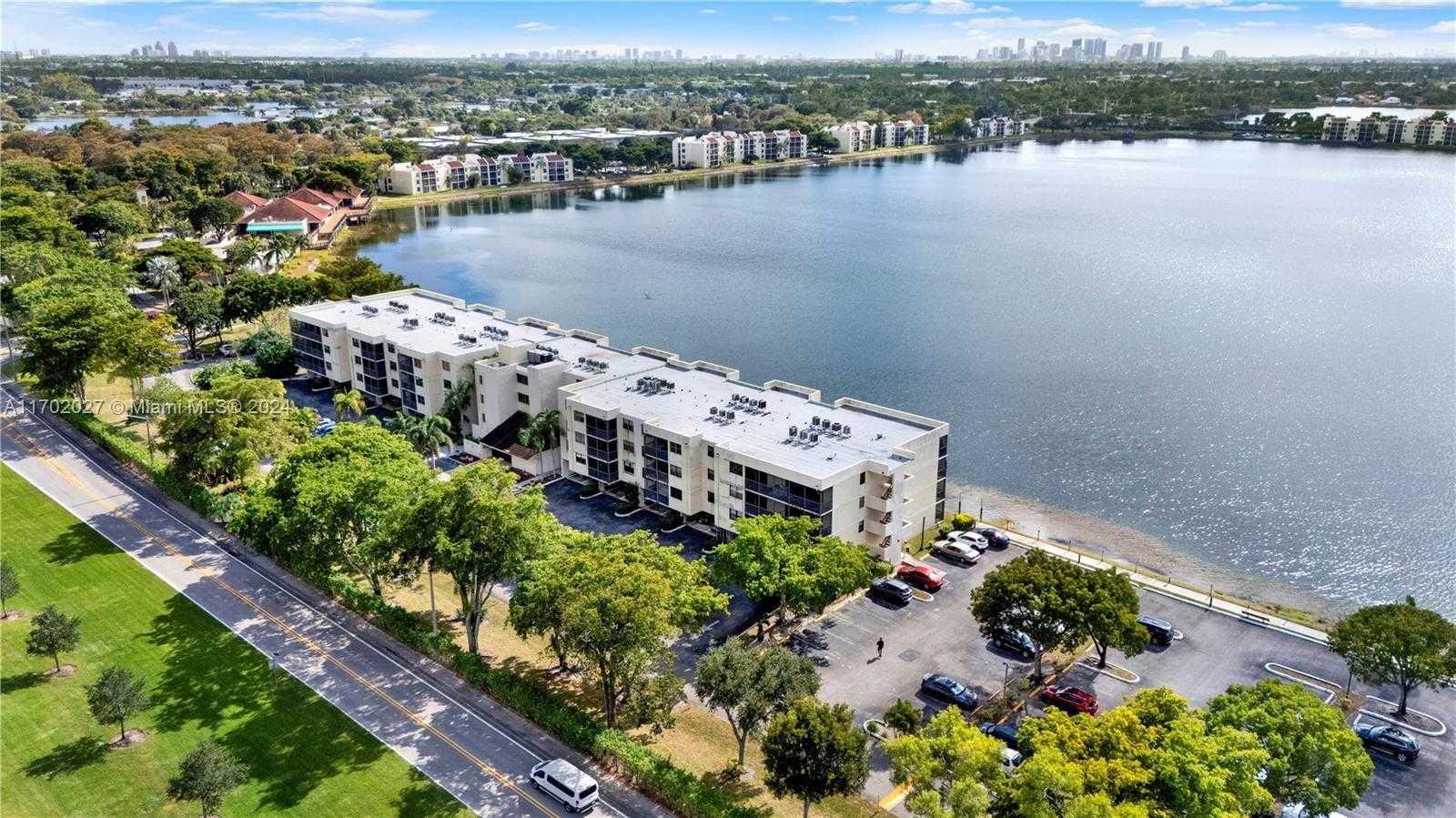 Small Image of 106 LAKE EMERALD DR #213, Oakland Park Number 30