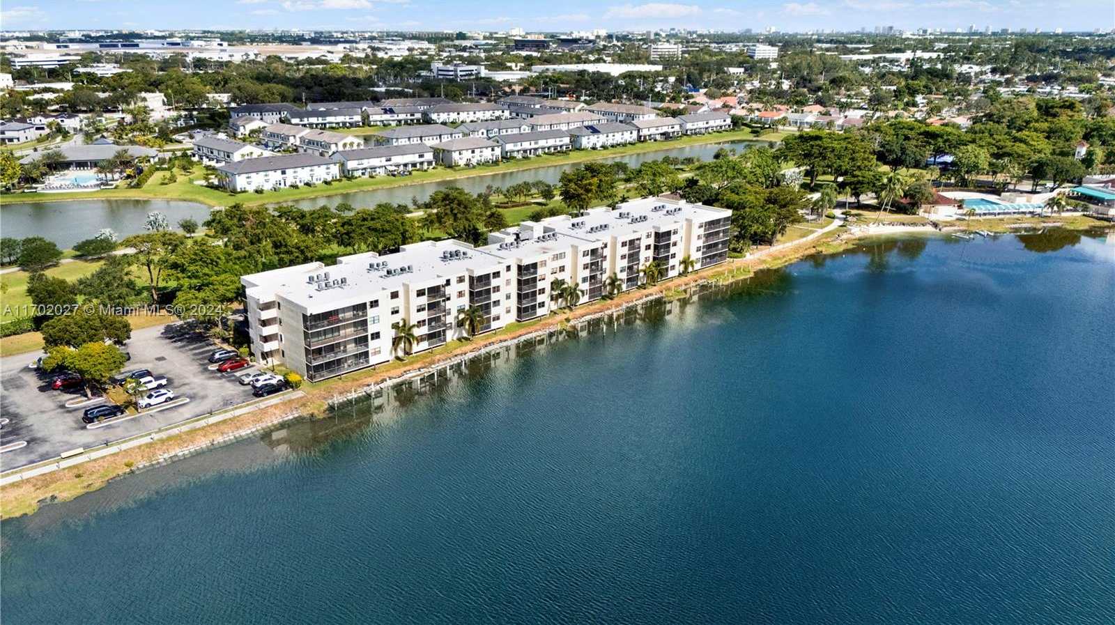 Small Image of 106 LAKE EMERALD DR #213, Oakland Park Number 31